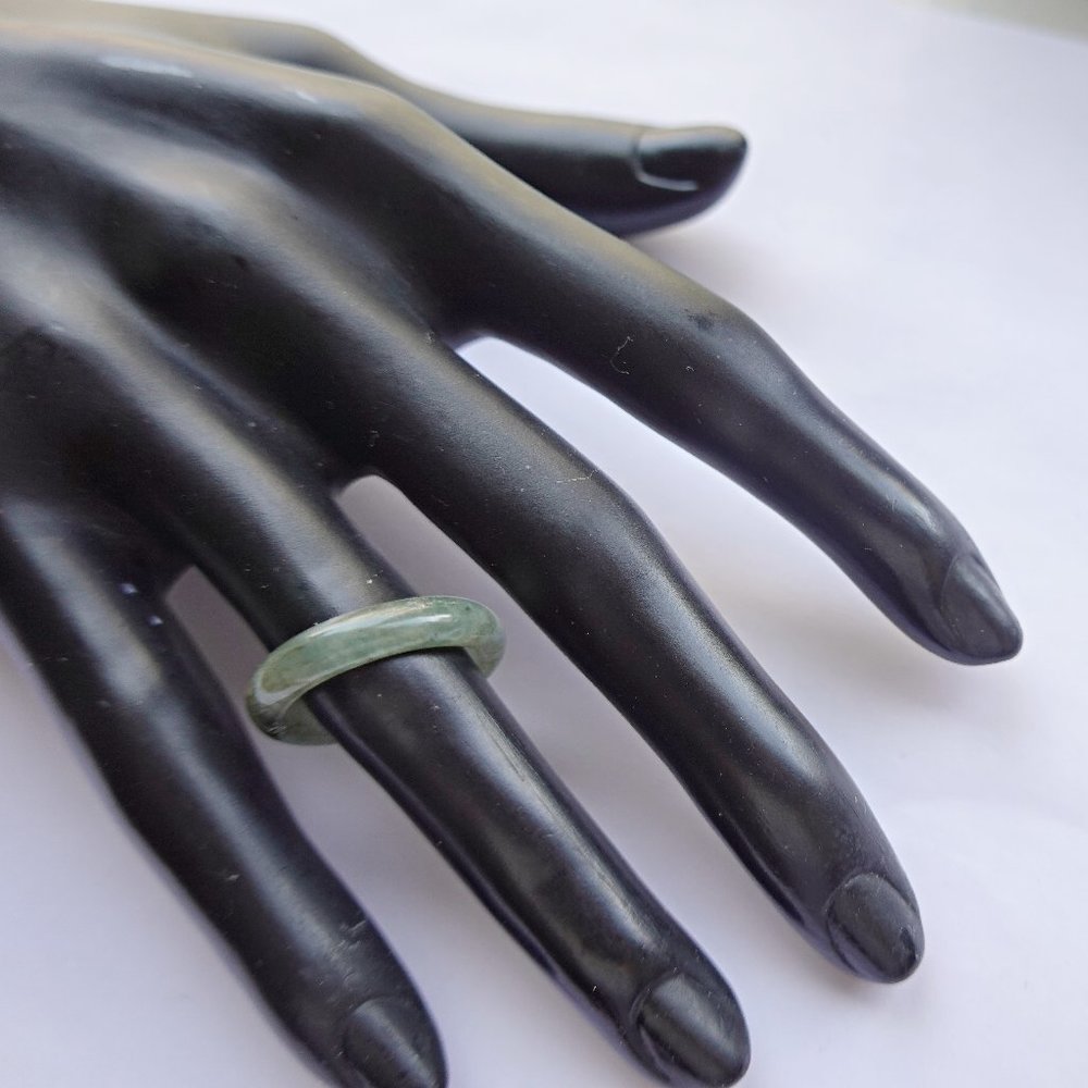 GREEN JADE RING BAND SIZE 7 - Picture 2 of 2